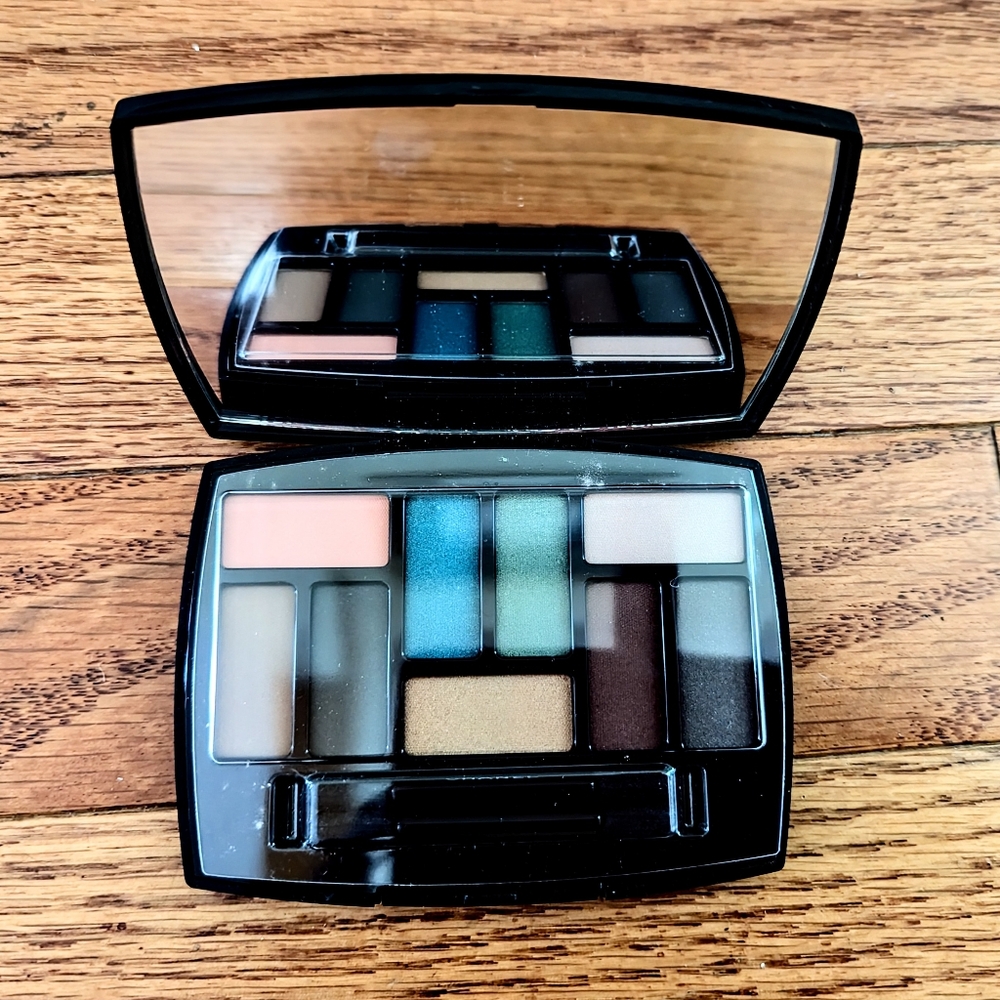 CHANEL Eyeshadow Palette with Peach, Teal, Gold, and Brown Shades